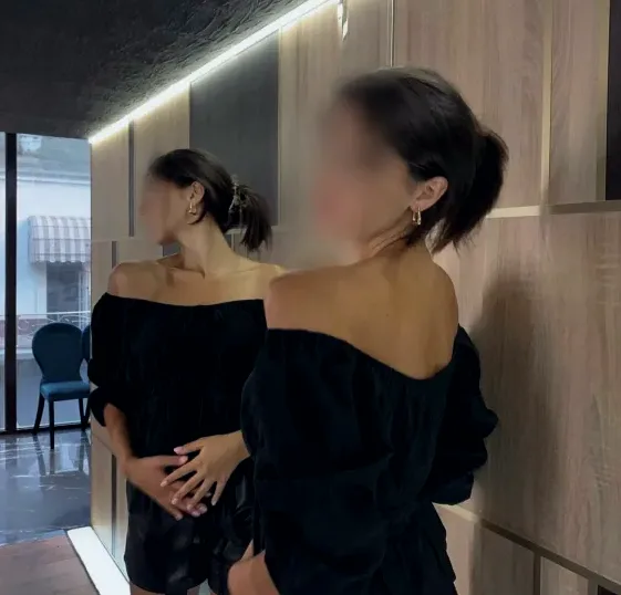 Andrea, 33