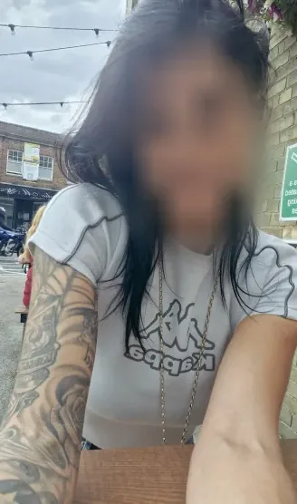 Bettina, 39