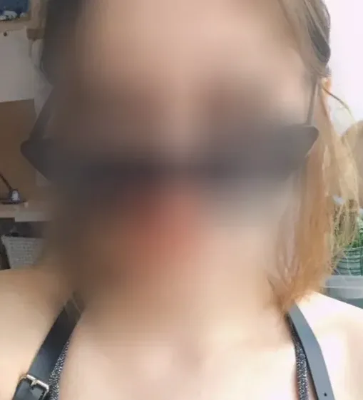 Daniela, 19