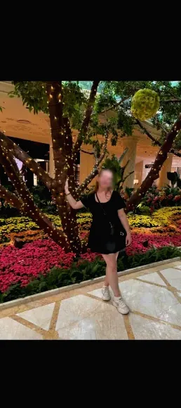 Elif, 25