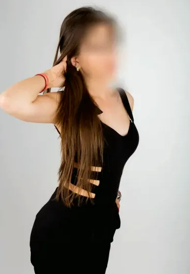 Fiona, 28