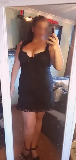 Lara, 35