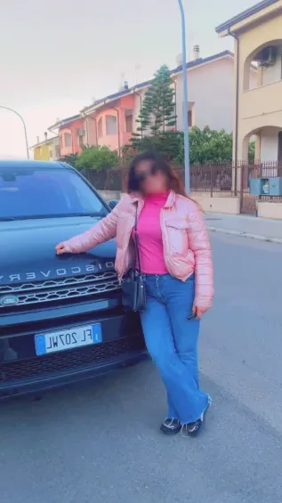 Manuela, 36