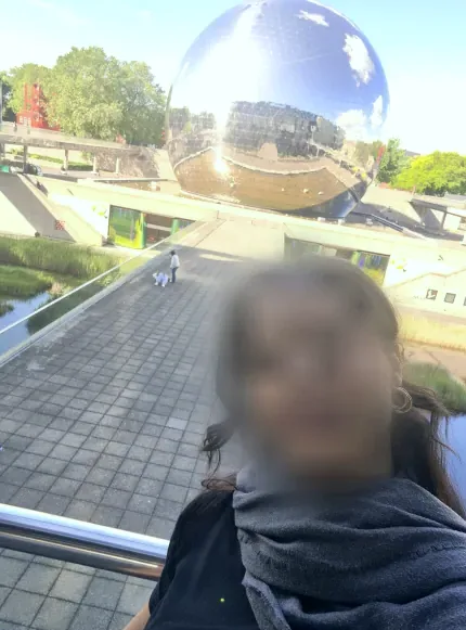 Melanie, 37