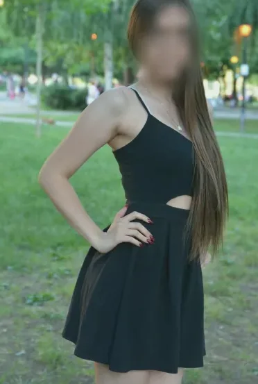 Mia, 27