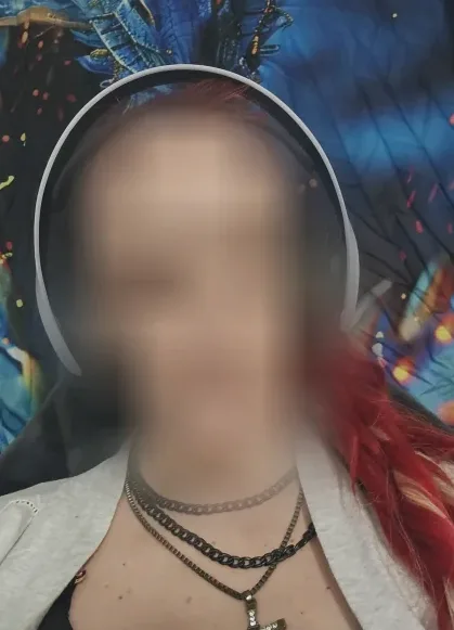 Mirela, 36