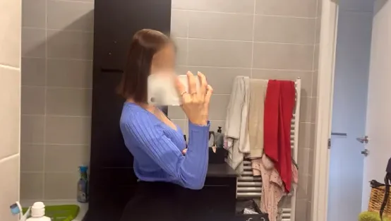 Nina, 21