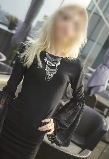 Sophie, 25