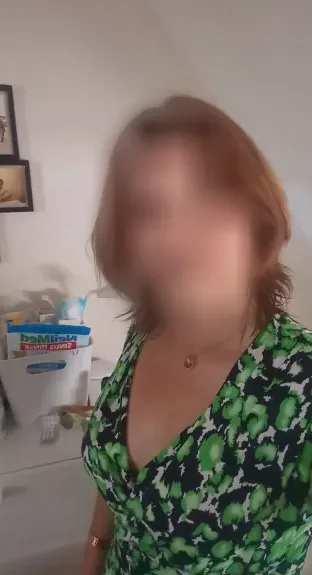 Viktoria, 33